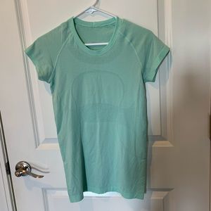 Women’s lululemon workout top
